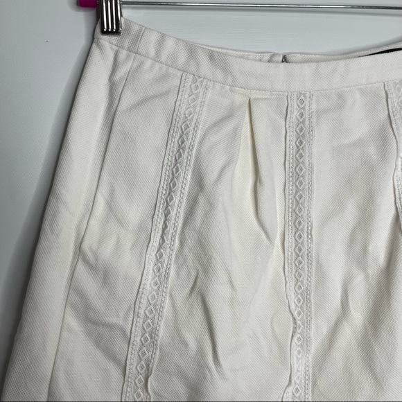 6) J.Crew Embroidered White Mini Skirt Size 10 - Picture 3 of 8